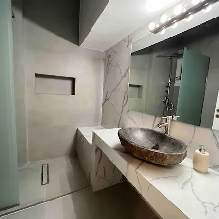 2Bdr Apartment In Plaka-2 Mins Walk To Syntagma Athens Exterior photo
